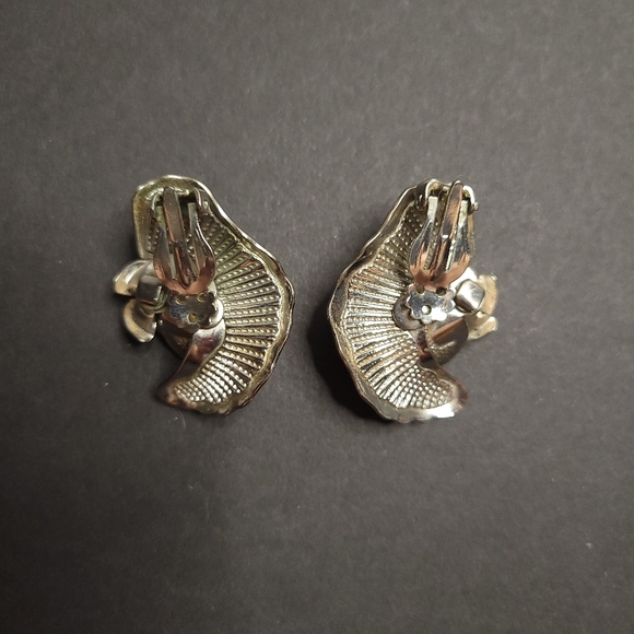 Silver Clip On Earrings Large Rose Flower Vintage Costume Jewelry - Picture 3 of 3